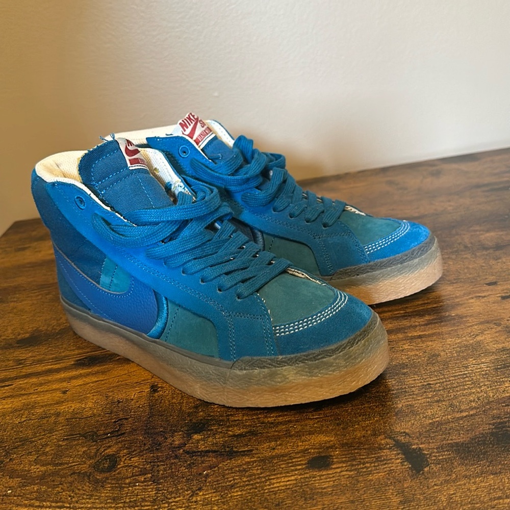 Nike - Teal High tops with speckled gum sole - Size 7.5